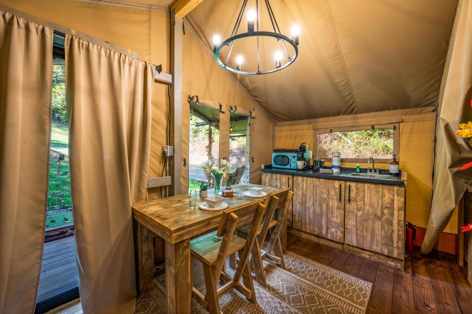 Firefly Season Glamping Hotel Sevierville Exterior foto